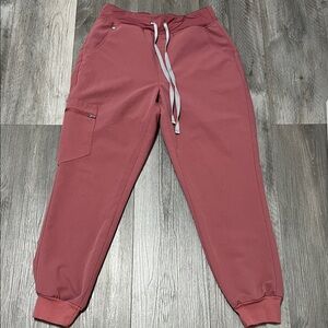 FIGS woman’s Zamora joggers scrub pants / mauve / size S